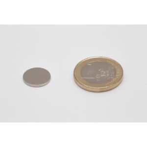 13x1mm_Scheibenmagnet_neben_Euromuenze