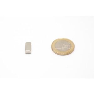 13x6x4mm_quadermagnet_neben_Euromuenze